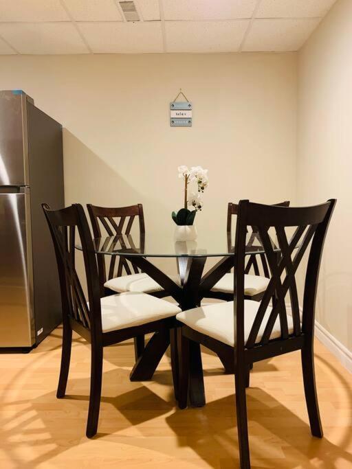 Finished 2 Bedroom Apartment In An Upscale Area Of Ajax Zewnętrze zdjęcie
